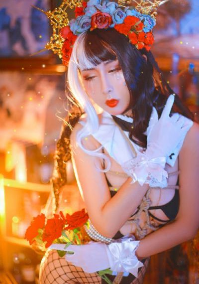 女人擦她毛茸茸的阴户