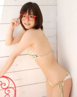 他掀开裙子把舌头伸进去漫画版