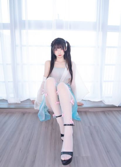 女同学的胯对着我的嘴撒尿